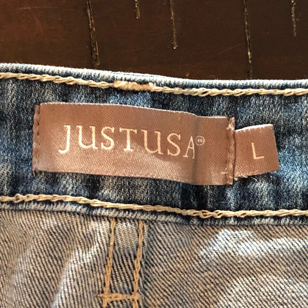JustUSA Ripped Jean Shorts Women Size Large - Picture 3 of 4